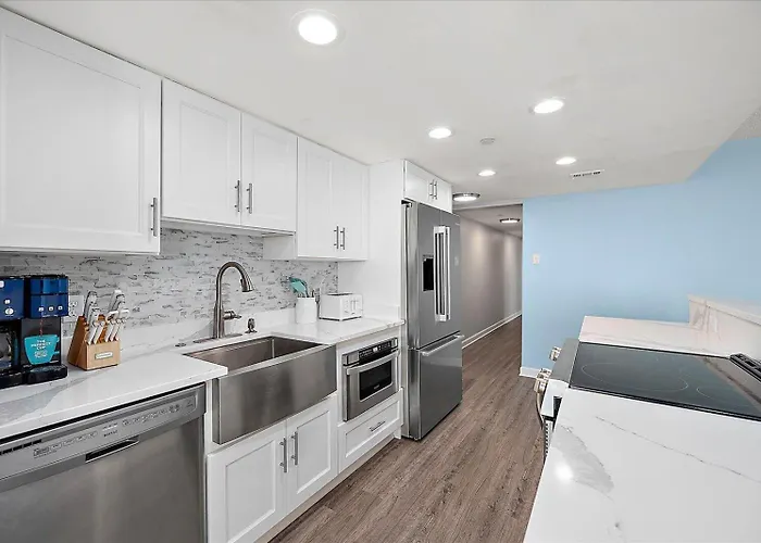 Quay-upgraded Ocean Front 3 Bedroom With Indoor & Outdoor Pools!