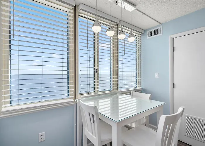 Quay-upgraded Ocean Front 3 Bedroom With Indoor & Outdoor Pools!