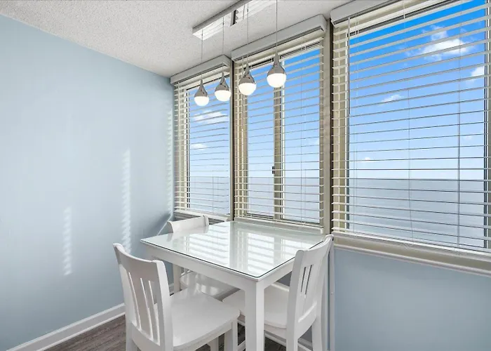 Quay-upgraded Ocean Front 3 Bedroom With Indoor & Outdoor Pools!